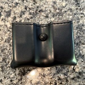 Safariland double magazine holder pouch for Glock 17/19/22 mags